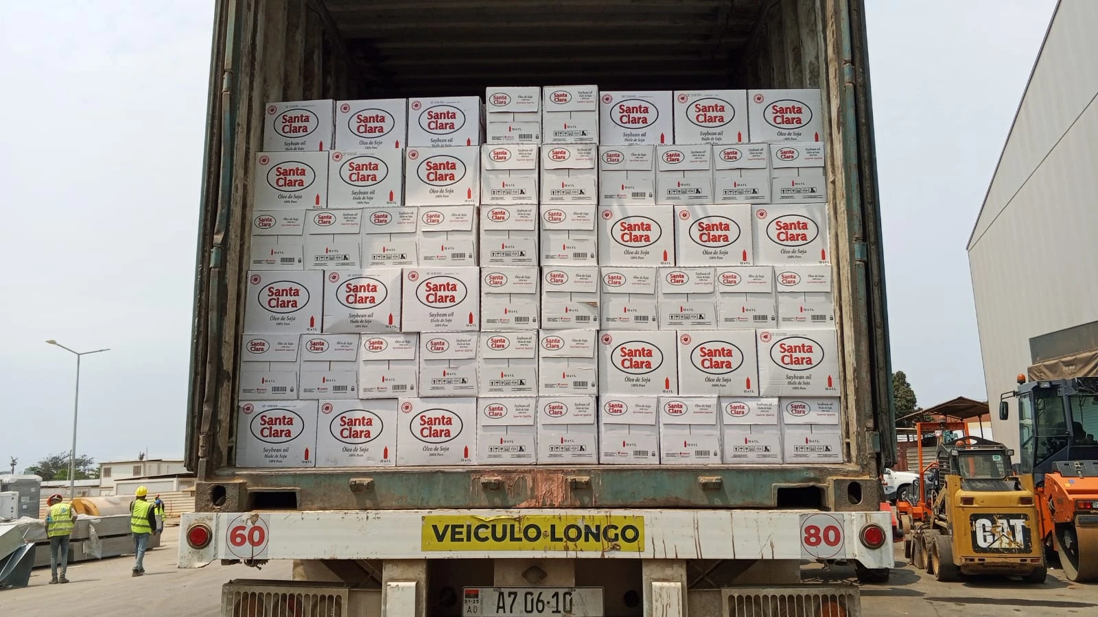 Camião contentorizado para transporte de mercadorias